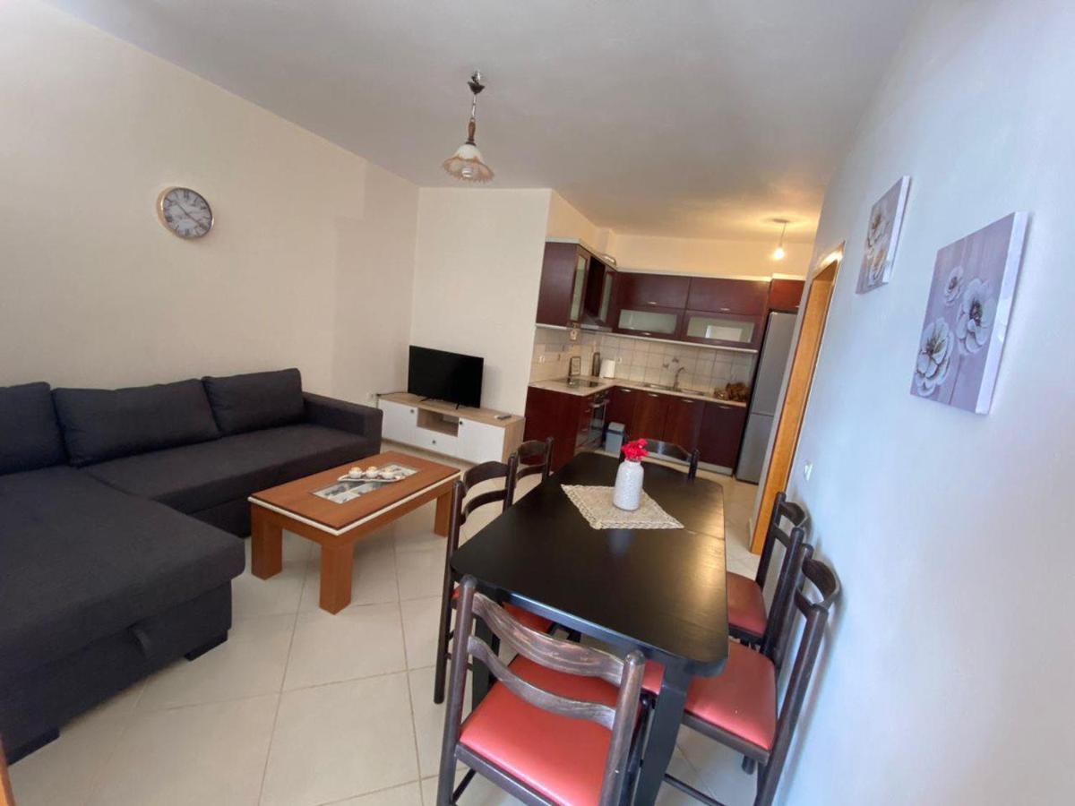 Titi'S Apartment Saranda Esterno foto
